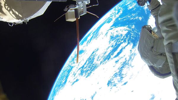 Космонавты во время выхода в открытый космос. архивное фото - Sputnik Беларусь