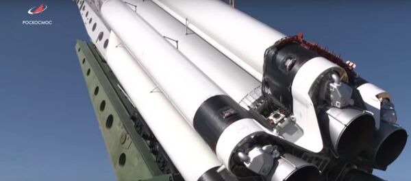 Протон-М со спутниками движется на стартовую площадку: видео с Байконура Протон-М со спутниками движется на стартовую площадку: видео с Байконура - Sputnik Беларусь