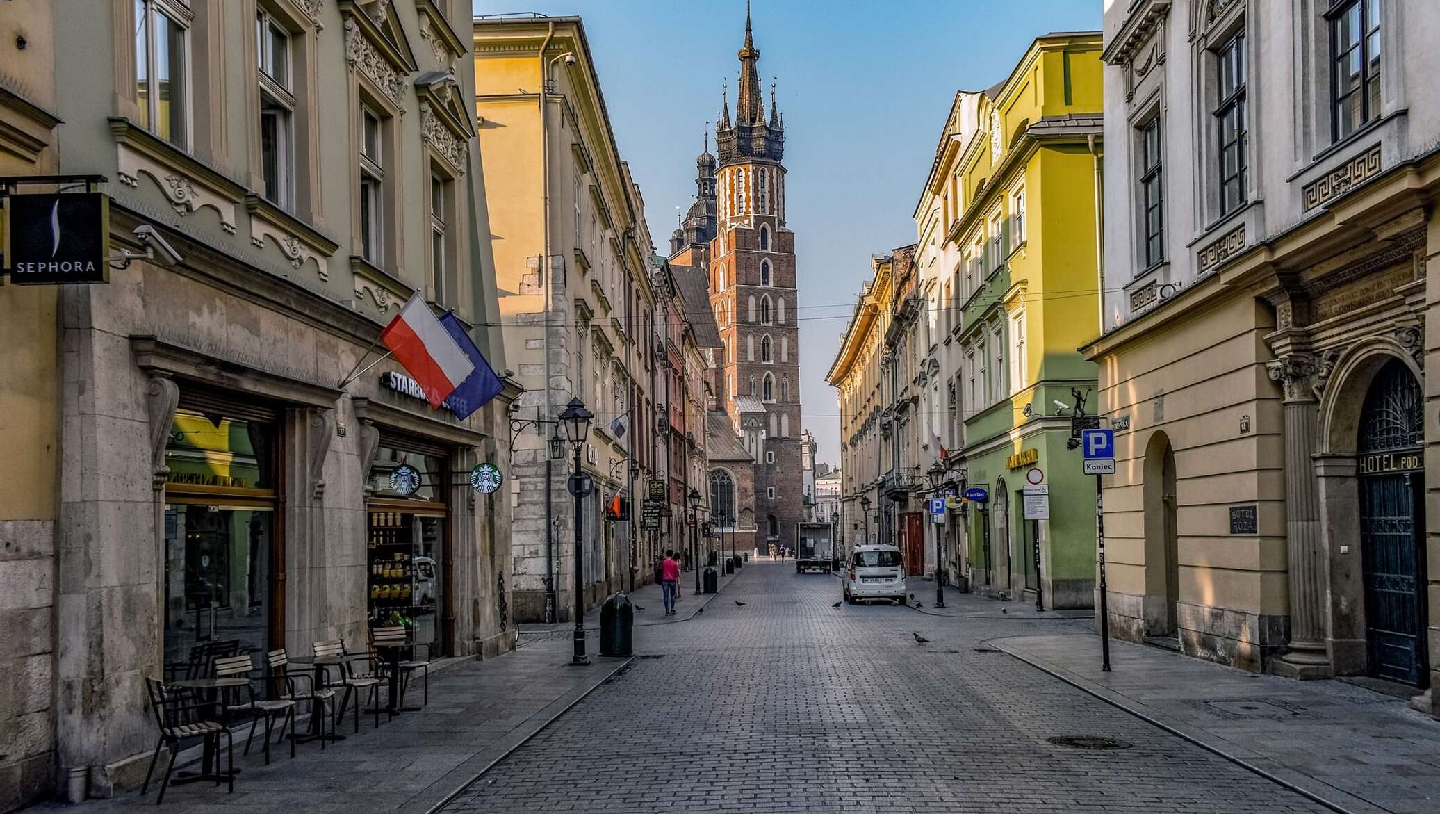 Три европейский. Краков Флорианская улица. Краков улицы города. Краков фото улиц. Краков улицы старого города.