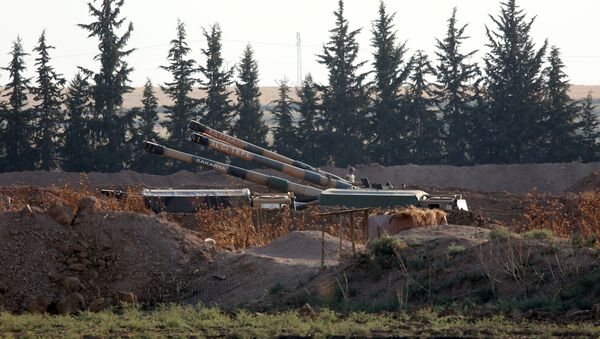 Турецкие вооружения стоят на турецко-сирийской границе, недалеко от юго-восточного города Акчакале в провинции Шанлыурфа - Sputnik Беларусь