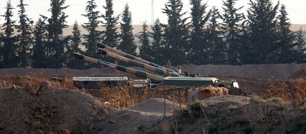 Турецкие вооружения стоят на турецко-сирийской границе, недалеко от юго-восточного города Акчакале в провинции Шанлыурфа - Sputnik Беларусь