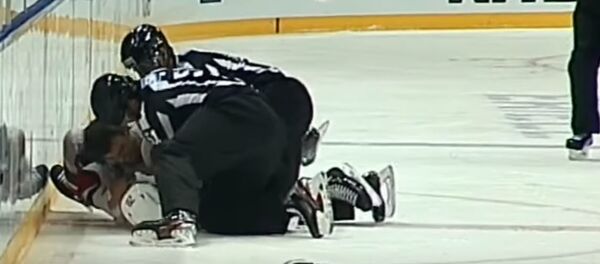 Драка в матче Локомотив - Ак Барс, видео - Sputnik Беларусь