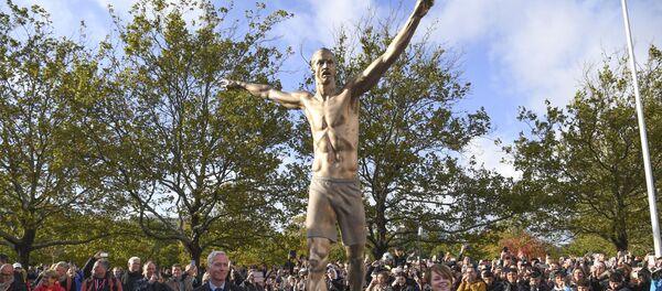 Статуя футболиста Златана Ибрагимовича в Мальме  - Sputnik Беларусь