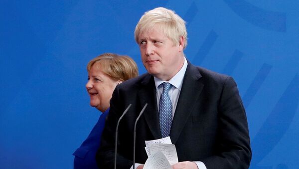 Премьер-министр Великобритании Борис Джонсон и канцлер Германии Ангела Меркель - Sputnik Беларусь