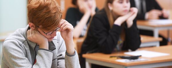 Школьнікі на экзамене, архіўнае фота - Sputnik Беларусь