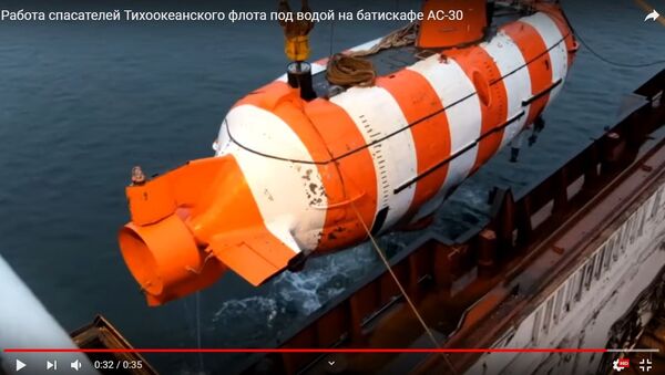 Как спасатели тренируются оказывать помощь подводникам - видео - Sputnik Беларусь