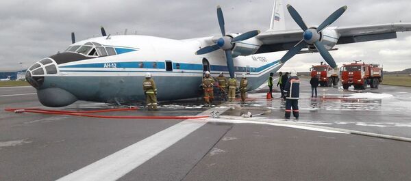 Место аварийной посадки АН-12 в Кольцово Место аварийной посадки АН-12 в Кольцово - Sputnik Беларусь