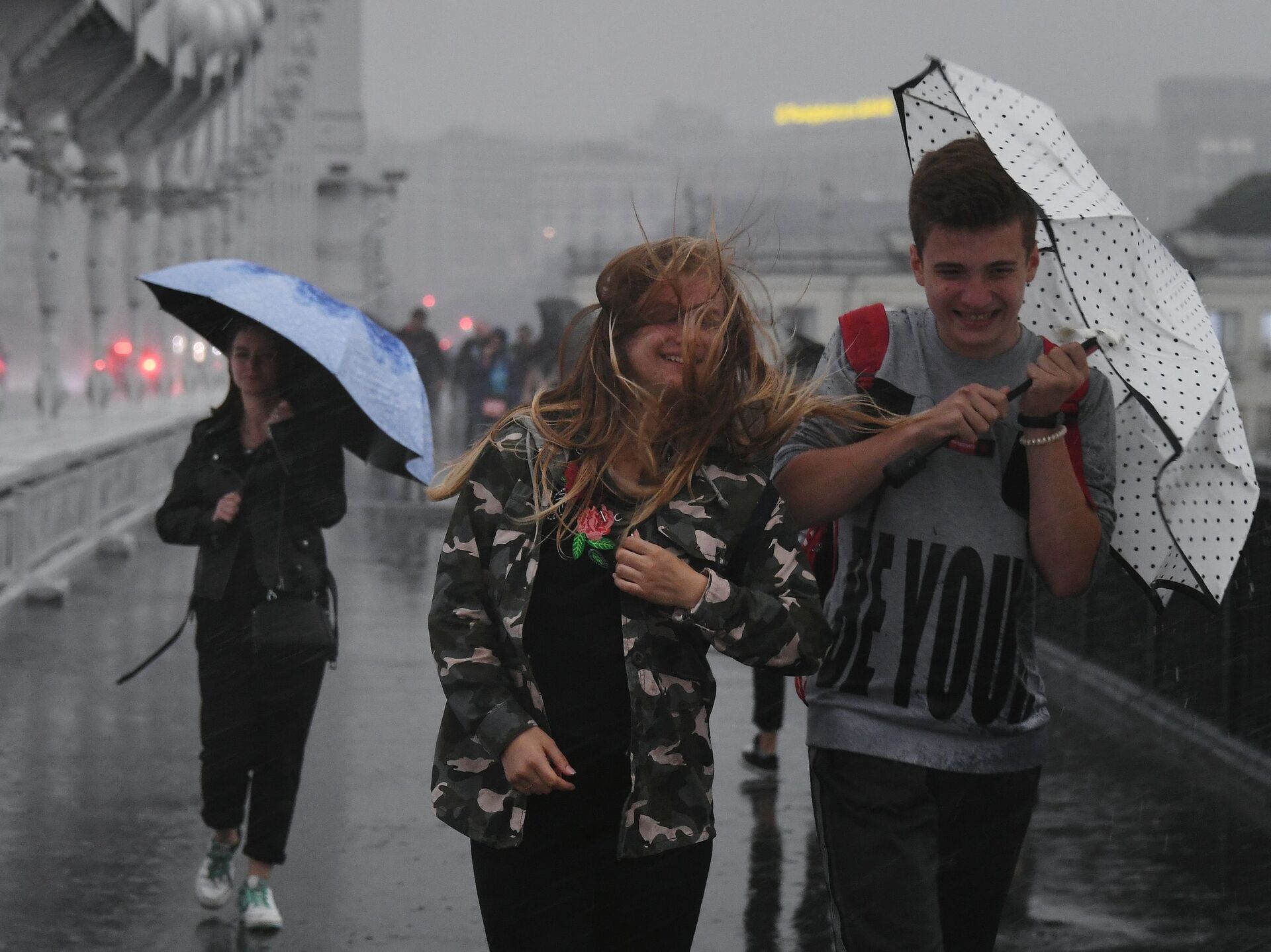 Будет ли в москве ветер. Дождь в Москве. Дождливое лето в городе. Дождь в Москве сейчас. Гроза Москва лето.