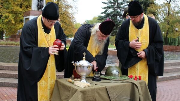 Капсула с освященной землей с братских могил будет до весны храниться в Свято-Покровской соборе в Гродно - Sputnik Беларусь
