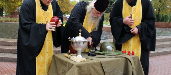 Капсула с освященной землей с братских могил будет до весны храниться в Свято-Покровской соборе в Гродно - Sputnik Беларусь