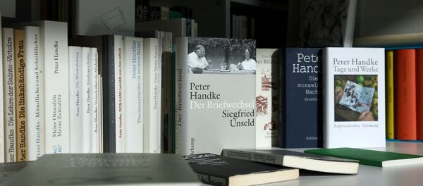 Книги лауреата нобелевской премии Петера Хандке - Sputnik Беларусь