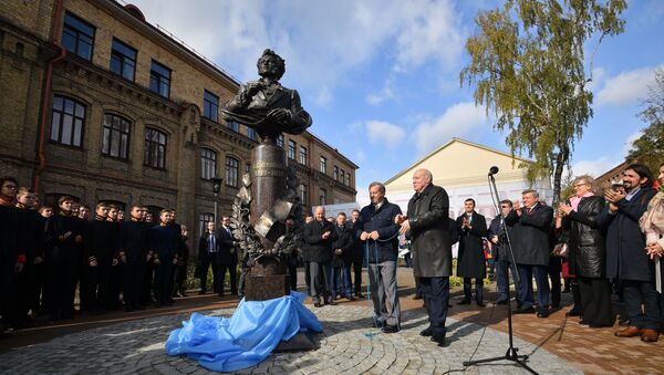 Посол России Дмитрий Мезенцев на церемонии открытия памятника Пушкину - Sputnik Беларусь