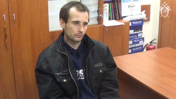 Михаил Туватин, подозреваемый в убийстве девятилетней девочки, во время допроса - Sputnik Беларусь