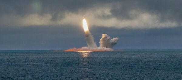 Пуск баллистической ракеты Булава в Баренцевом море - Sputnik Беларусь