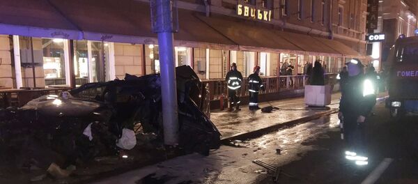 Работники МЧС на месте аварии Работники МЧС на месте аварии - Sputnik Беларусь