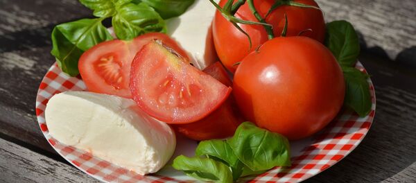 Моцарелла и томаты, архивное фото - Sputnik Беларусь