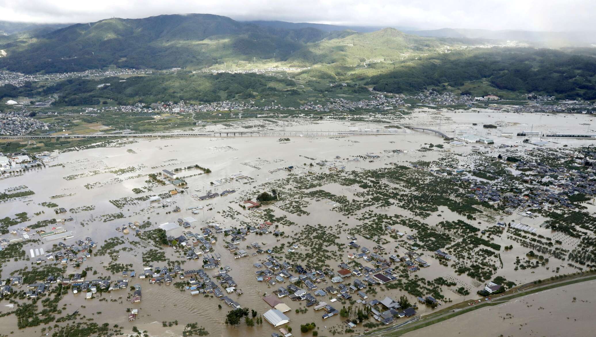 Какие из перечисленных островов страдают от тайфунов. Тайфун Хагибис. Тайфун в Японии 2011. ЦУНАМИ В Японии. ЦУНАМИ В Японии в 2011.