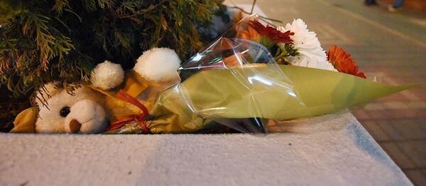 Цветы на месте гибели учительницы в Гомеле - Sputnik Беларусь