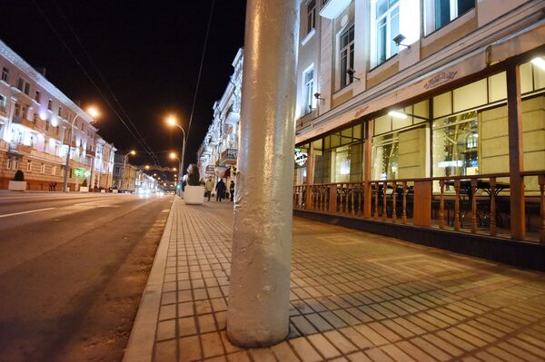 Фотофакт: гомельчане несут цветы к месту гибели учительницы - Sputnik Беларусь