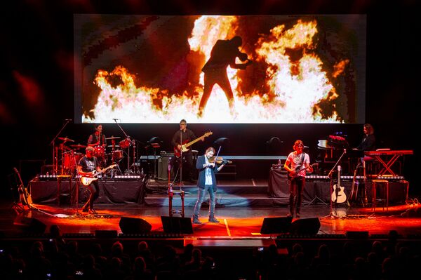 Скрипач-виртуоз Дэвид Гарретт пригласил маму на сцену и умилил Минск - Sputnik Беларусь