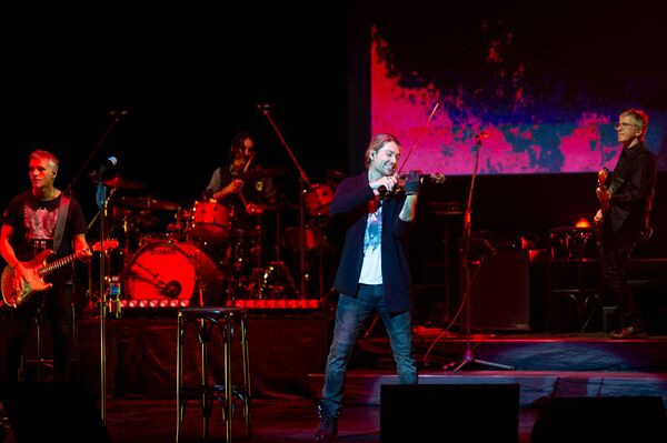 Скрипач-виртуоз Дэвид Гарретт пригласил маму на сцену и умилил Минск - Sputnik Беларусь