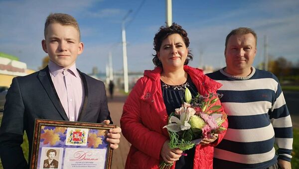 Елена Алейник с мужем и средним сыном - Sputnik Беларусь