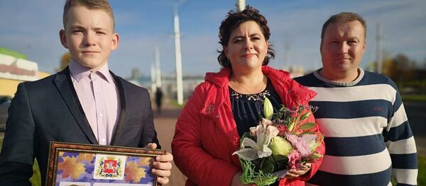 Елена Алейник с мужем и средним сыном Елена Алейник с мужем и средним сыном - Sputnik Беларусь