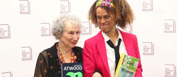 Лауреаты Букеровский премии Маргарет Этвуд и Бернардин Эваристо  - Sputnik Беларусь