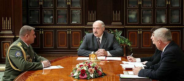 Президент Александр Лукашенко назначил Юрия Назаренко командующим внутренними войсками - Sputnik Беларусь