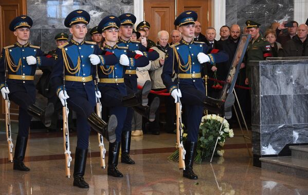 Военнослужащие роты почетного караула на церемонии прощания с летчиком-космонавтом СССР Алексеем Леоновым - Sputnik Беларусь