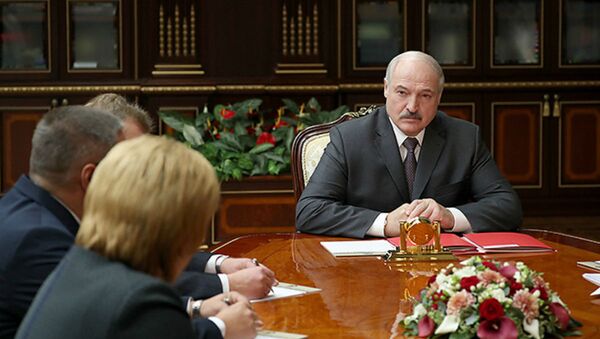 Президент Александр Лукашенко назначил Юрия Назаренко командующим внутренними войсками - Sputnik Беларусь