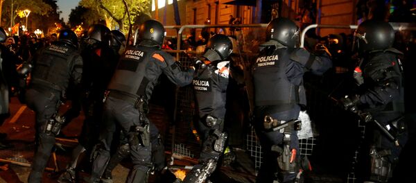 Беспорядки снова начались в Барселоне - Sputnik Беларусь