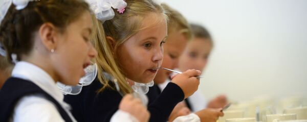 Вучні ў сталоўцы - Sputnik Беларусь