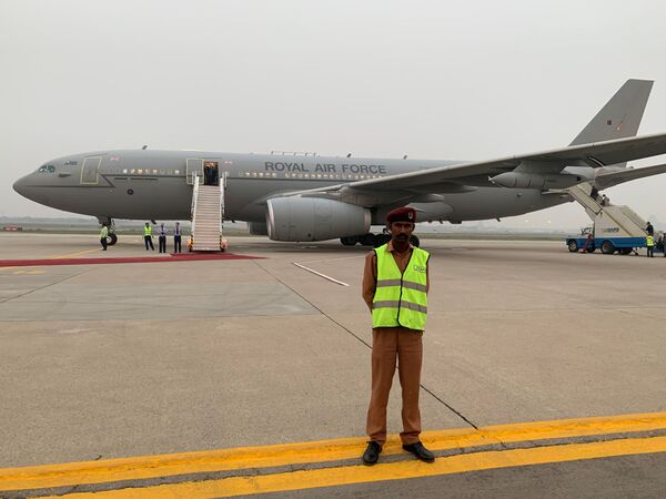 Самолет с принцем Уильямом не смог сесть из-за шторма в Исламабаде - Sputnik Беларусь