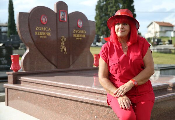 Боснийская lady in red  - Sputnik Беларусь