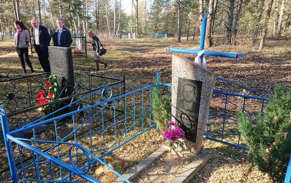 Члены Клуба и гости мероприятия посетили деревню Старые Громыки, где похоронены родители Андрея Громыко - Sputnik Беларусь