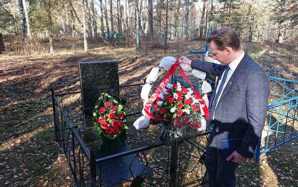 Члены Клуба и гости мероприятия посетили деревню Старые Громыки, где похоронены родители Андрея Громыко - Sputnik Беларусь