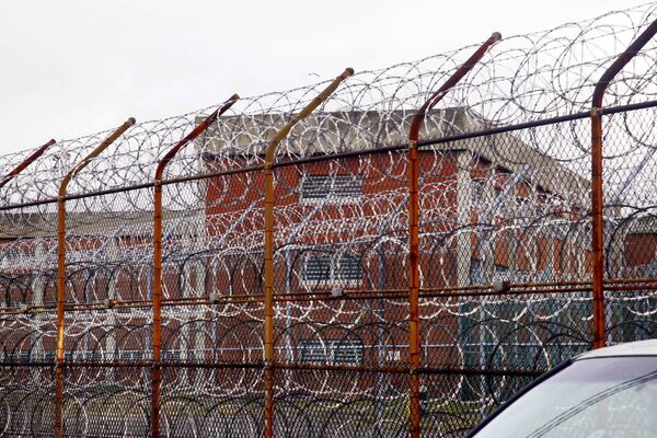 Забор тюрьмы Райкерс - Sputnik Беларусь