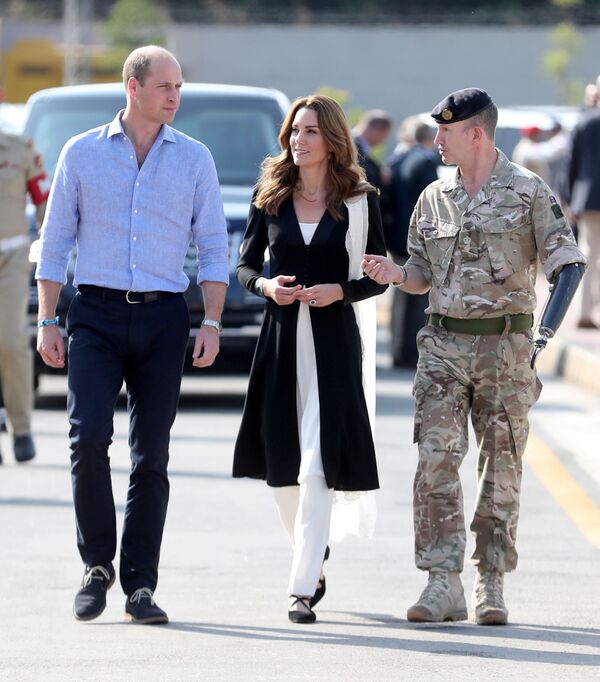 Кейт Миддлтон ошеломила публику своим нарядом в последний день тура в Пакистан - Sputnik Беларусь