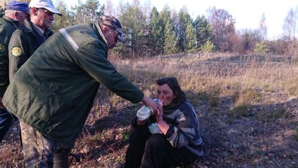 Женщина пять дней блуждала по лесу в Костюковичском районе – видео - Sputnik Беларусь