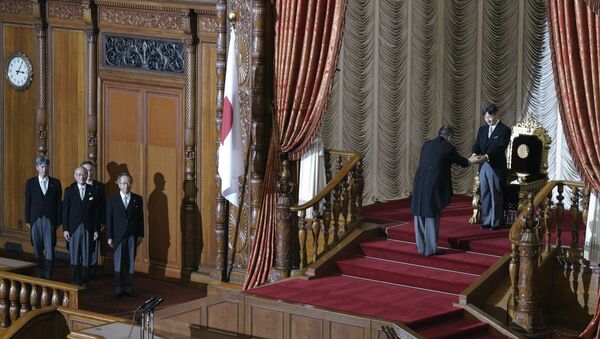 Император Японии Нарухито открывает внеочередную сессию в верхней палате парламента в Токио, - впервые на посту императора - Sputnik Беларусь