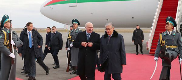 Президента Беларуси Александра Лукашенко в Казахстане встречал лично Президент Казахстана Касым-Жомарт Токаев - Sputnik Беларусь