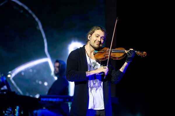 Скрипач-виртуоз Дэвид Гарретт пригласил маму на сцену и умилил Минск - Sputnik Беларусь