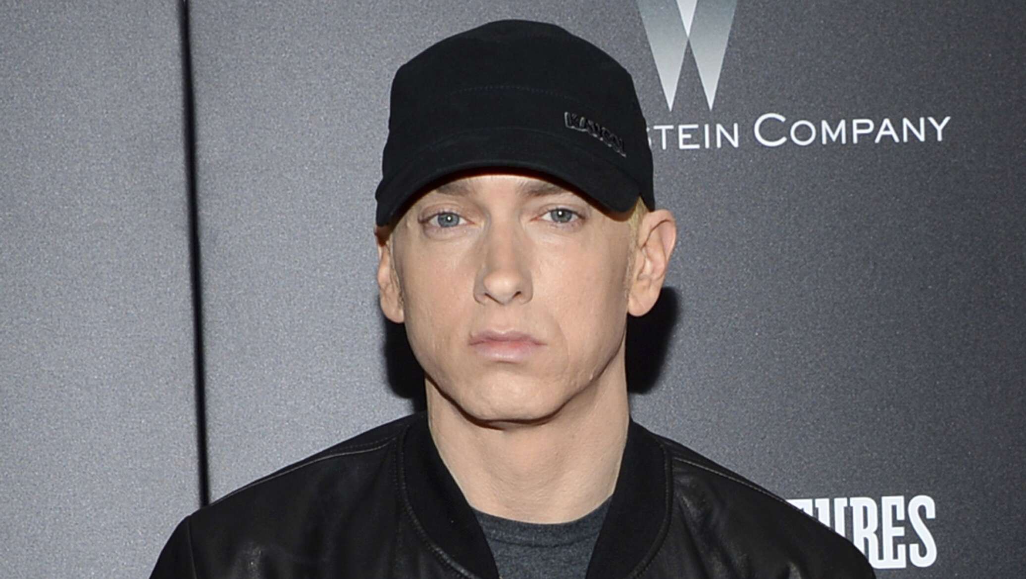 Эминем сколько лет. Eminem 2021. Эминем сейчас 2022 фото. Эминем 50. Eminem aka фильм 2004.