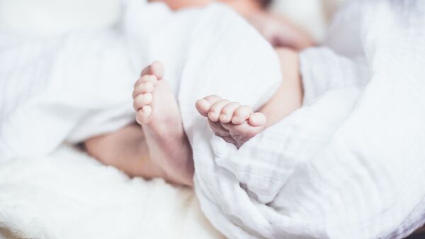 Новорожденный ребенок, архивное фото - Sputnik Беларусь