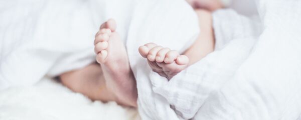 Новорожденный ребенок, архивное фото Новорожденный ребенок, архивное фото - Sputnik Беларусь