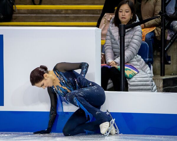 Медведева упала, но избежала травм на Гран-при Канады Медведева упала, но избежала травм на Гран-при Канады - Sputnik Беларусь