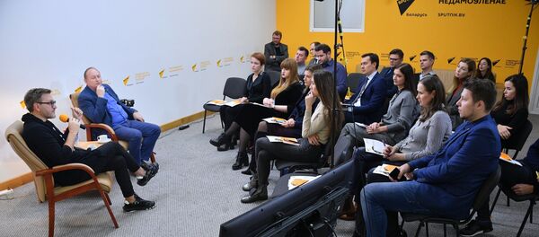 Примером хорошего ведущего Такменев считает Ивана Урганта - Sputnik Беларусь