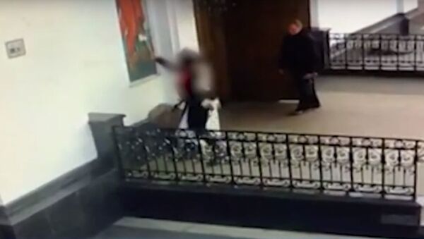 Женщина с топором напала на храм - Sputnik Беларусь
