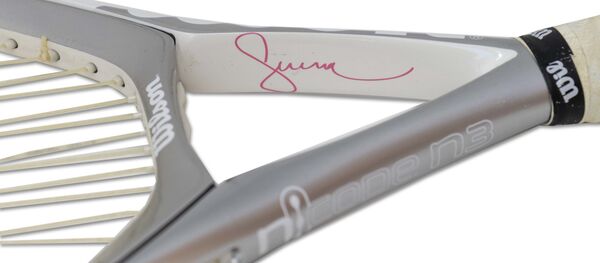 Выставленная на торги ракетка - Sputnik Беларусь